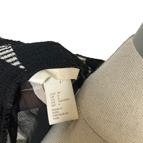 H&M Black White Printed Off The Shoulder Long Sleeve Beachy Sheer Blouse Size 6 - Picture 9 of 10